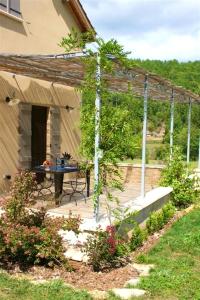 Villa de 4 chambres avec piscine privee jardin amenage et wifi a Leobard