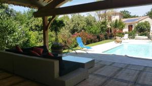 Villa de 4 chambres avec piscine privee jardin amenage et wifi a Malaucene