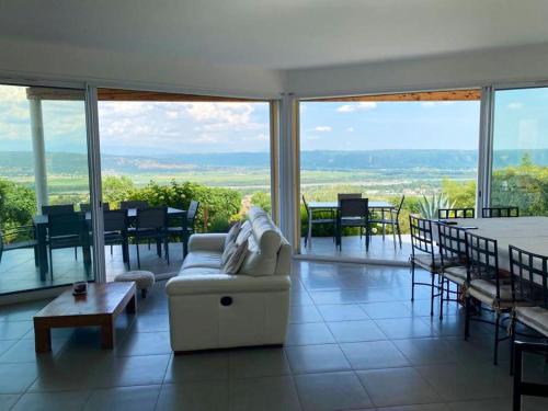 Villa de 4 chambres avec piscine privee jardin amenage et wifi a Villeneuve