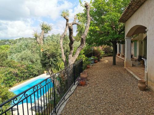 Villa de 4 chambres avec piscine privee jardin clos et wifi a La Croix Valmer a 2 km de la plage