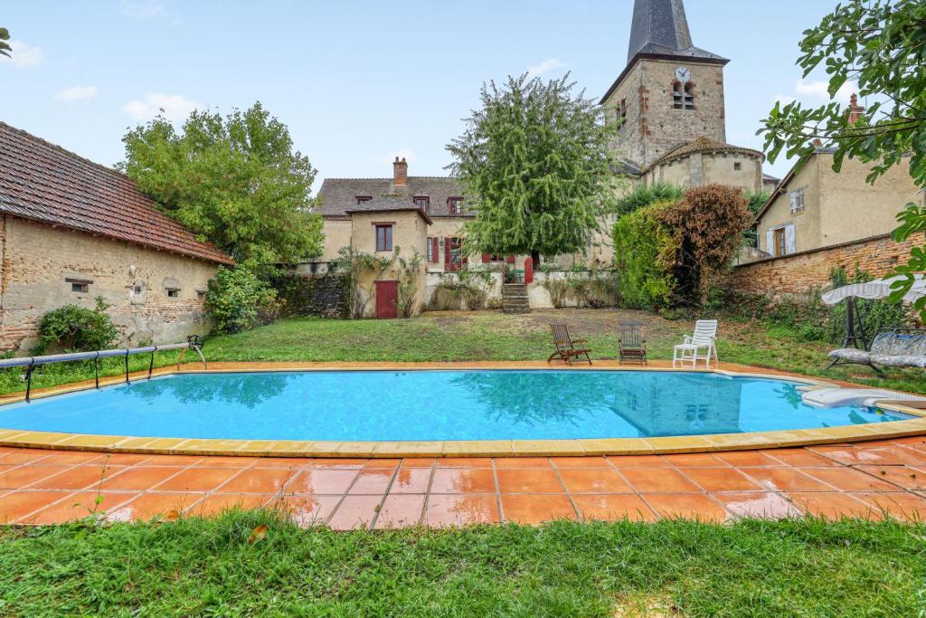 Villa de 4 chambres avec piscine privee jardin clos et wifi a Lucenay les Aix 6 Place de l'Église, 58380 Lucenay-lès-Aix