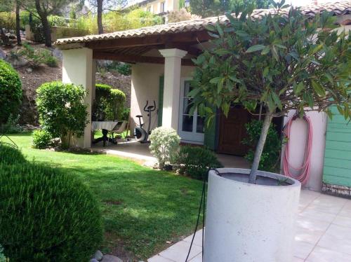 Villa de 4 chambres avec piscine privee jardin clos et wifi a Mallemort