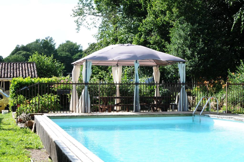 Villa de 4 chambres avec piscine privee jardin clos et wifi a Sousceyrac En Quercy La Font Bonne, 46190 Lacam-dʼOurcet