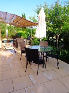 Villa de 4 chambres avec piscine privee terrasse amenagee et wifi a La Gaude a 8 km de la plage