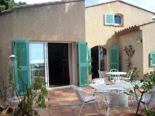 Villa de 4 chambres avec vue sur la mer piscine privee et jardin amenage a Hyeres a 2 km de la plage