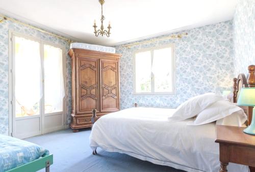 Villa de 4 chambres avec vue sur la ville piscine privee et jacuzzi a Foix