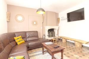 Villa de 4 chambres avec vue sur la ville piscine privee et jacuzzi a Foix
