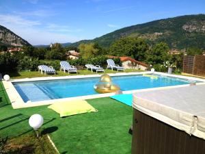 Villa de 4 chambres avec vue sur la ville piscine privee et jacuzzi a Foix