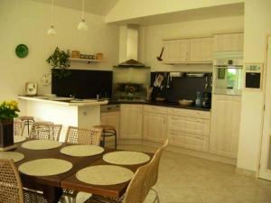 Villa de 5 chambres avec piscine privee jacuzzi et jardin clos a Saint Nic