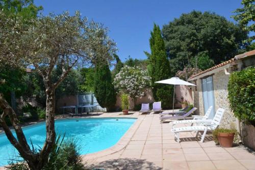 Villa de 5 chambres avec piscine privee jardin clos et wifi a Arles