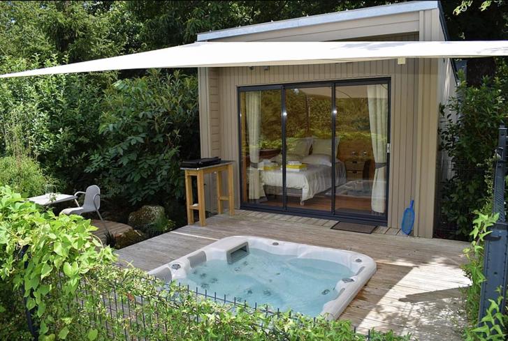 Villa de 5 chambres avec piscine privee jardin clos et wifi a Entrecasteaux