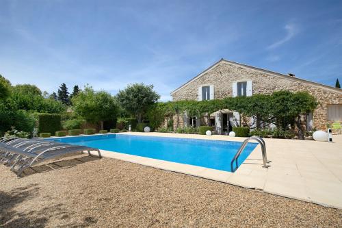 Villa de 5 chambres avec piscine privee jardin clos et wifi a Uchaux
