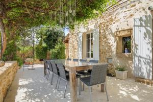 Villa de 5 chambres avec piscine privee jardin clos et wifi a Uchaux