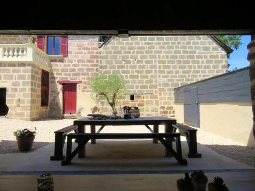 Villa de 5 chambres avec piscine privee sauna et jardin clos a Vars sur Roseix