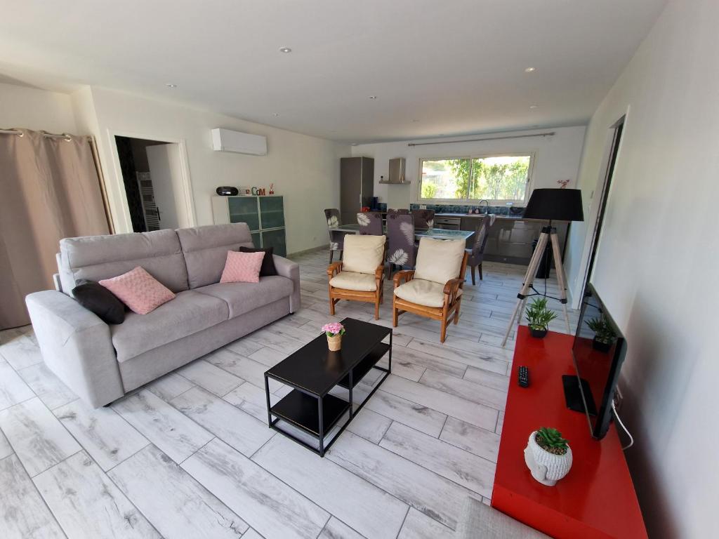 Villa de 6 chambres avec piscine privee et jardin clos a Vaison la Romaine 84110 Vaison-la-Romaine