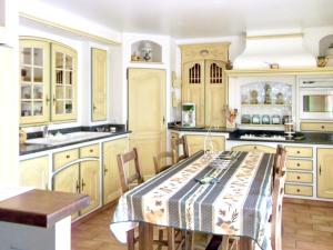 Villa de 6 chambres avec piscine privee et jardin clos a Vaison la Romaine
