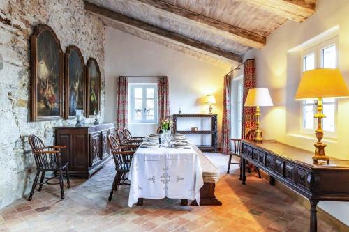 Villa de 6 chambres avec piscine privee jardin amenage et wifi a Cahors