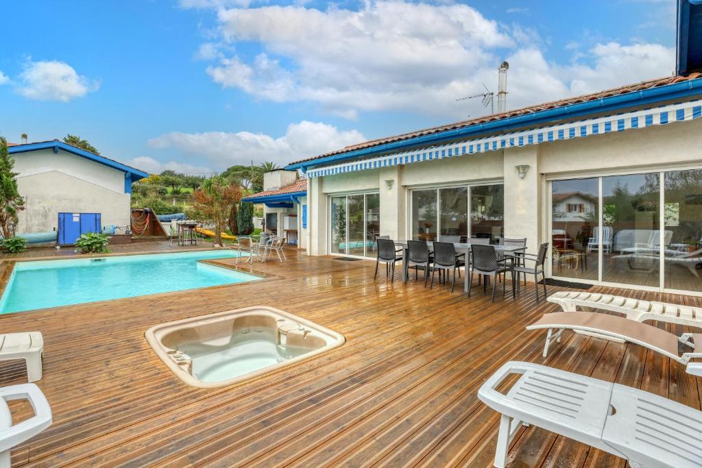 Villa de 6 chambres avec piscine privee terrasse et wifi a Bidart Rue Maurice Pierre 3 lotissement Maribel, 64210 Bidart