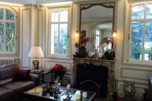 Villa de caractère 8 à 16p, 350 m2 - 15 mn Paris, 10 mn Versailles