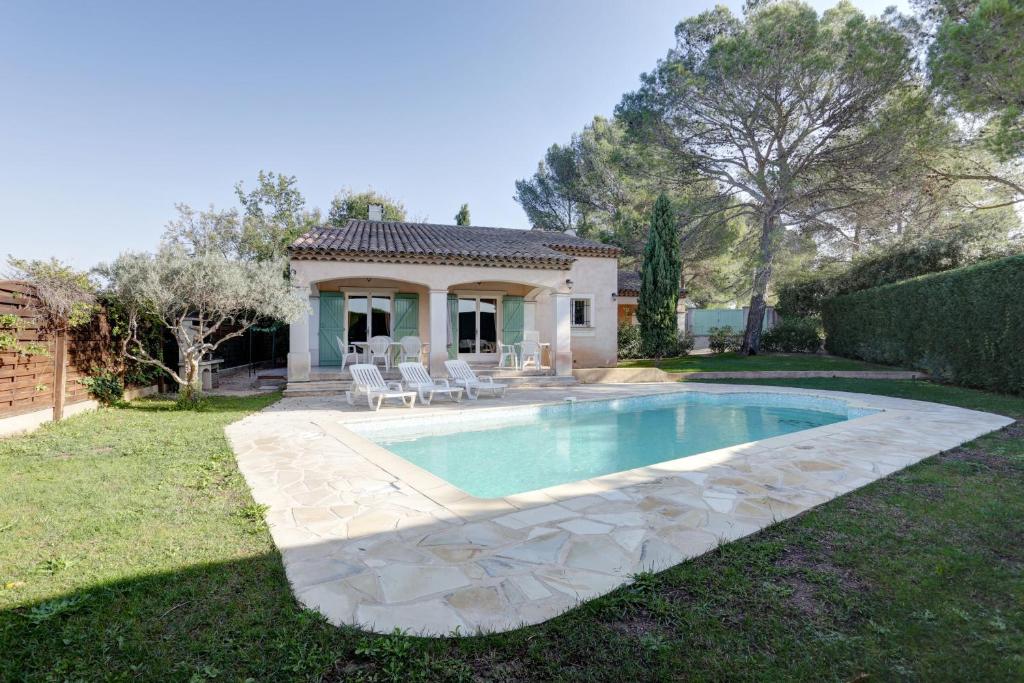 villa de charme, 8 pers, climatisée, piscine chauffée, calme garanti 65 Rue Paul Gauguin, 83520 Roquebrune-sur Argens