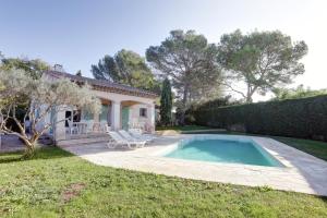 villa de charme, 8 pers, climatisée, piscine chauffée, calme garanti