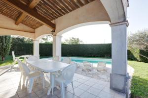villa de charme, 8 pers, climatisée, piscine chauffée, calme garanti