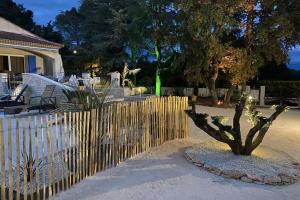 Villa de charme avec piscine chauffée & cigales