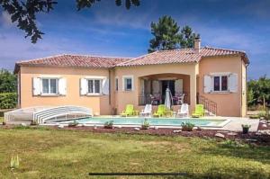 Villa de charme avec piscine couverte et 2500m2 de terrain