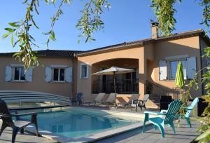 Villa de charme avec piscine couverte et 2500m2 de terrain