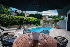 Villa de Charme La Lionne-Piscine-12 pers