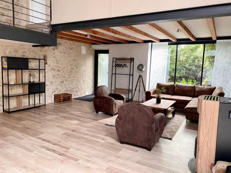 Villa de la Chapelle labélisée 5 étoiles-10 pers piscine chauffée avec véritable chalet à l'Isle sur la sorgue 84800 LʼIsle-sur-la-Sorgue