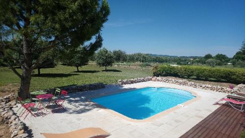 Villa de plain pied avec BBQ et piscine