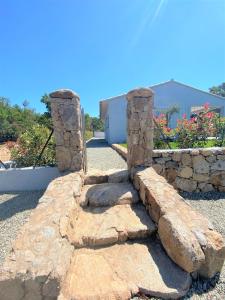 Villa deux chambres avec piscine chauffee proche des plages