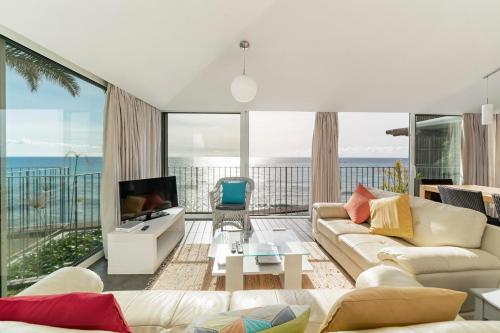 Villa do Mar II by OurMadeira