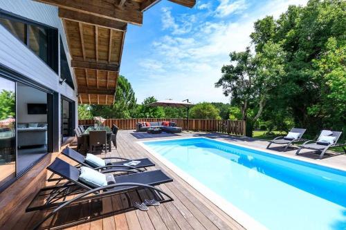 Villa Eau de Roche En Suit Rooms, heated Pool, Sauna Jacuzzi