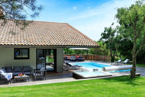 Villa Eau de Roche En Suit Rooms, heated Pool, Sauna Jacuzzi