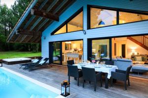 Villa Eau de Roche En Suit Rooms, heated Pool, Sauna Jacuzzi
