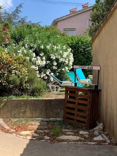 Villa Familiale avec Piscine au coeur de 1200m² de jardin..