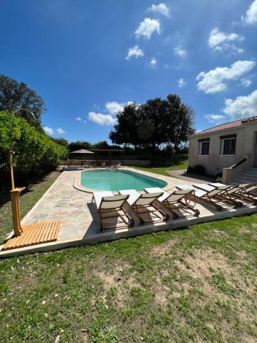 Villa familiale et conviviale avec piscine et jardin privatifs