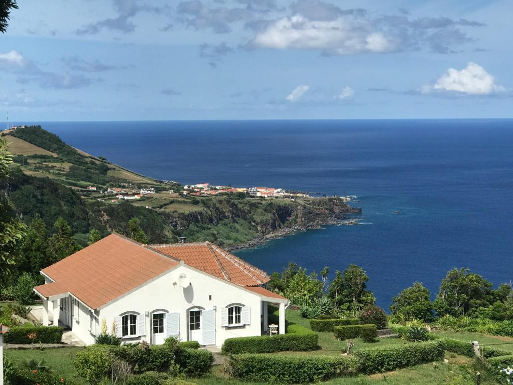 Villa Ferreirinha ER1-2 CAVEIRA, 9970-010 Santa Cruz das Flores