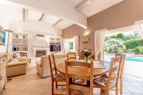 Villa for 9 people 15 mins walk from the beaches and the center of Ste Maxime