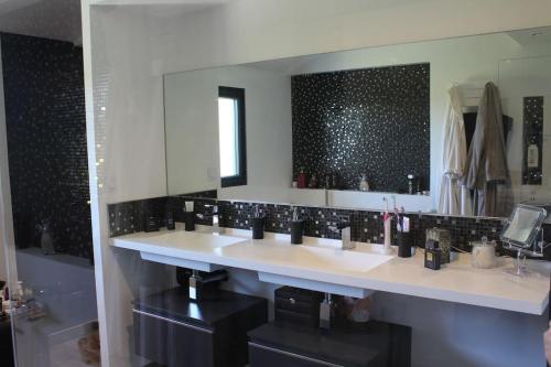 Villa grand standing avec piscine proche Nantes