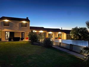 Villa grand standing avec piscine proche Nantes