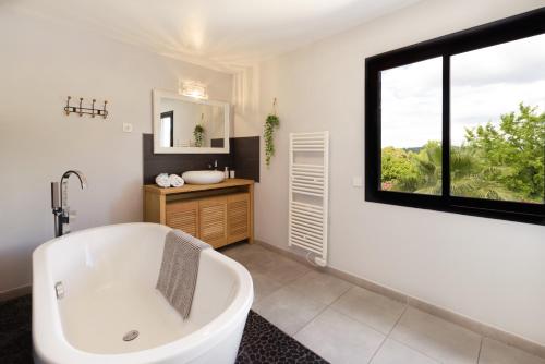 Villa Holidays - Piscine chauffée et privée - clim - wifi - parking privée - Netflix