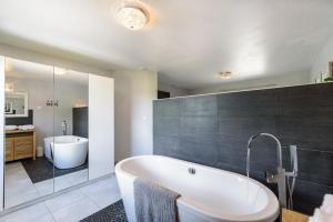 Villa Holidays - Piscine chauffée et privée - clim - wifi - parking privée - Netflix