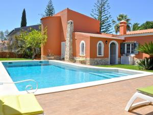 Villa in a quiet area with private pool near the golf courses and the marina