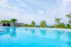 Villa individuelle avec piscine privée chauffée proche commerces et plage