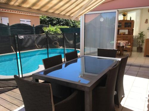 Villa individuelle avec piscine privée, clim, internet