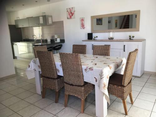 Villa individuelle avec piscine privée, clim, internet