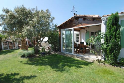 Villa individuelle de plain pied avec agréable jardin
